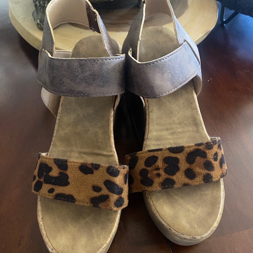 New, never worn, leopard print wedge shoes, size 6